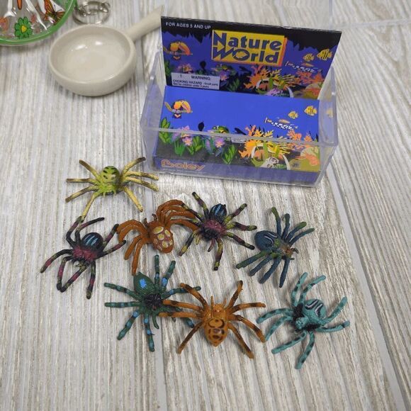 Vintage Camp Theme Bundle Toys Snoopy Canteen Spiders - Picture 6 of 7